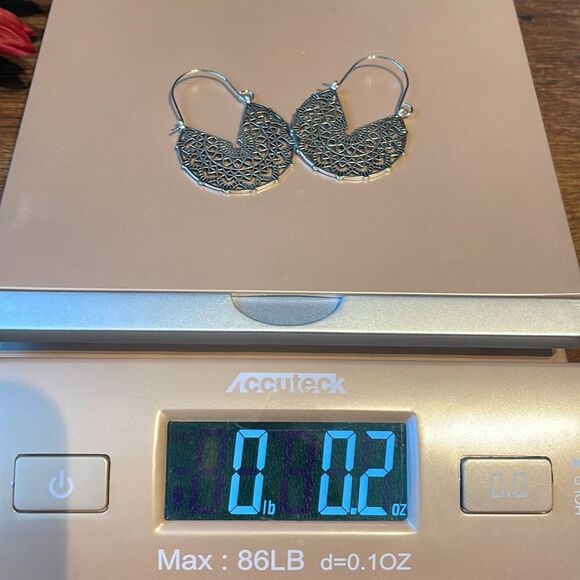 💥Silver Basketweave Hoop Earrings - Picture 7 of 9